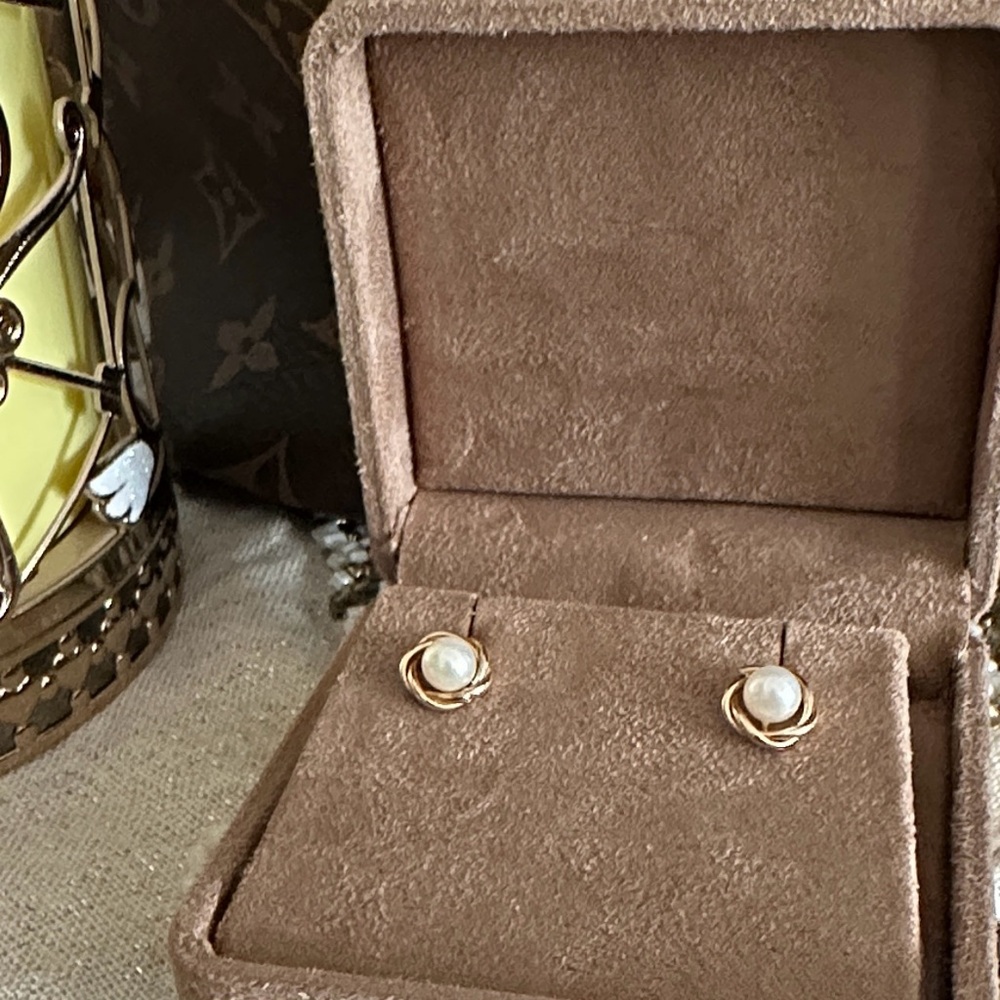 14k SOLID GOLD Pearl Stud Earrings 4.7mm - Picture 3 of 10